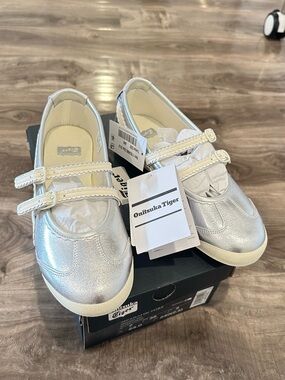 Onitsuka Tiger MEXICO 66 TGRS Silver and Cream Mary Jane Flats BALLET FLAT